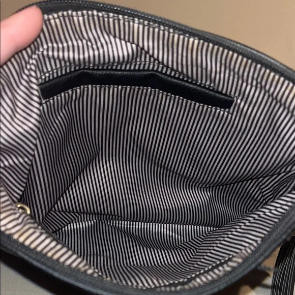 Elegant Black Crossbody Bag - Picture 7 of 11